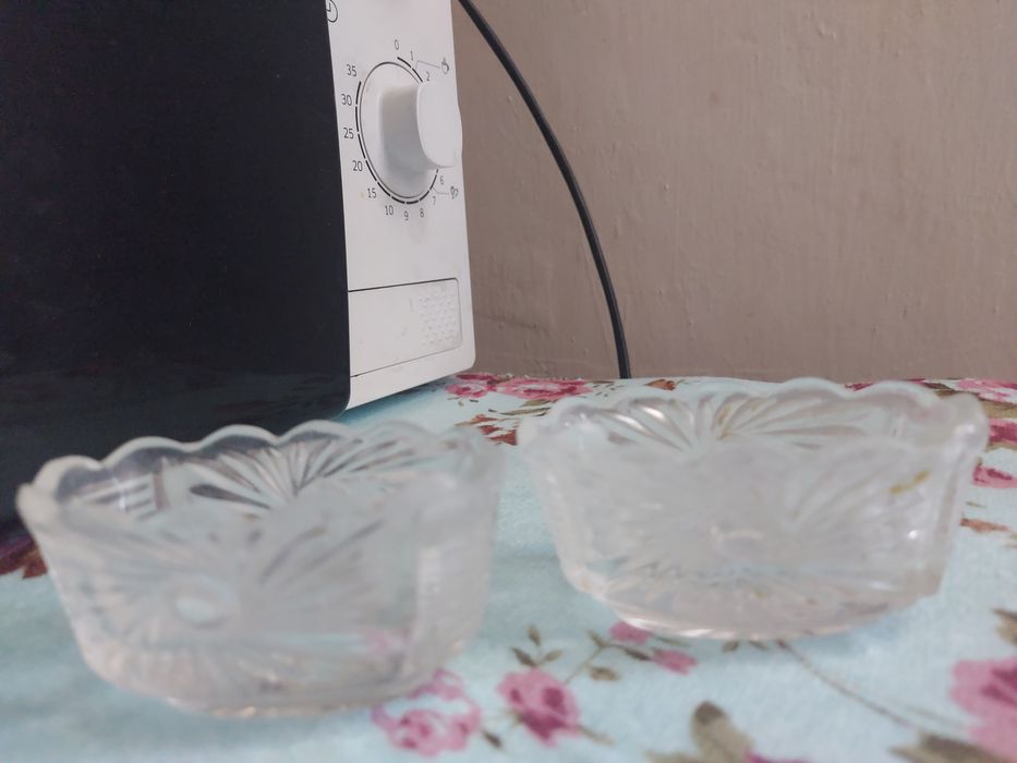 Шикарная посуда . Соусница и хрустальные солонки