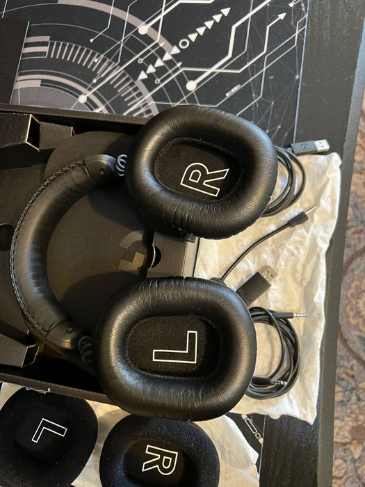 Se vând Logitech PRO X 2 Lightspeed Wireless Black în stare perfectă cu toate accesoriile extrem de puțin după cum se vede și pe ele .
Căștile vin îns