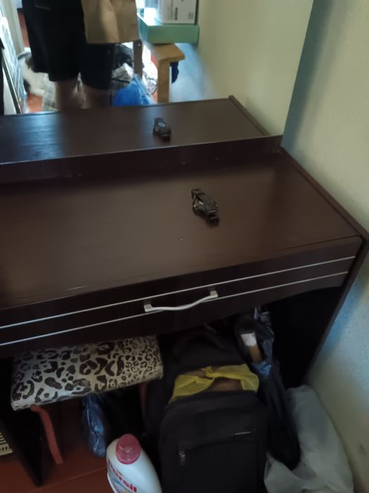 Комод с зеркалом для косметики