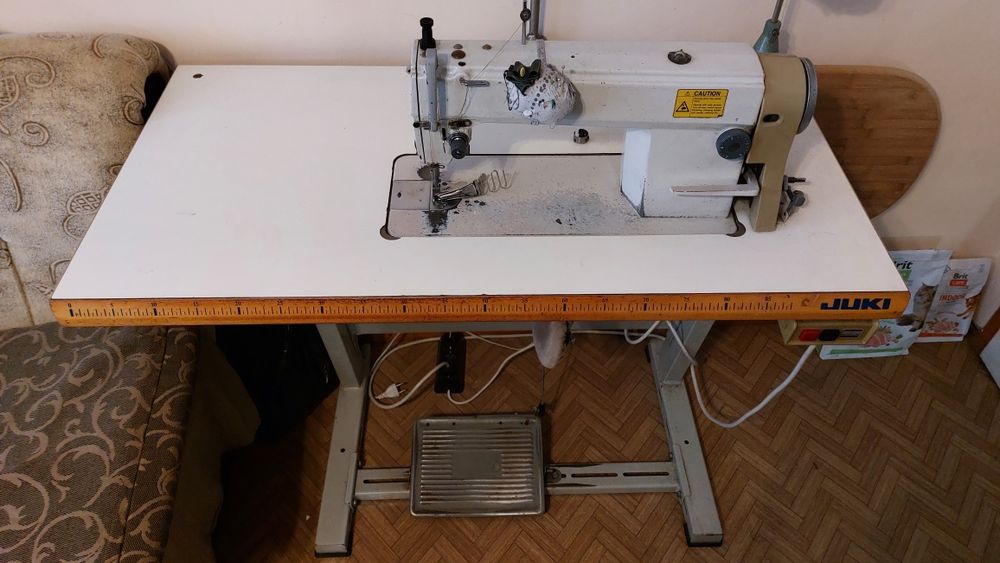 Права шевна машина JUKI
