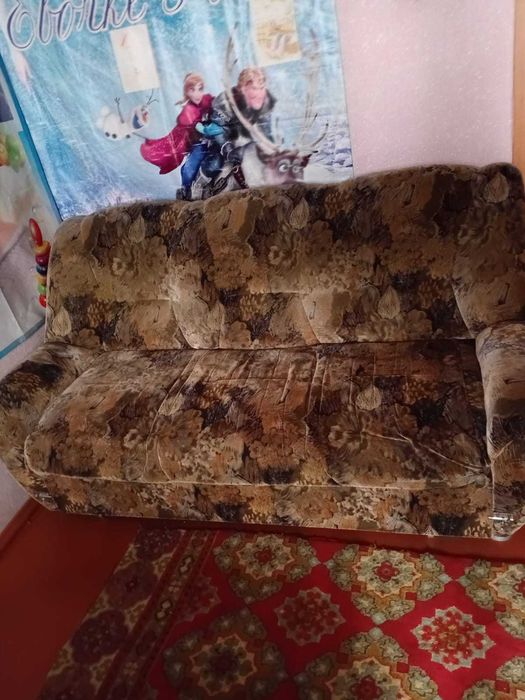 Срочно отдам диван