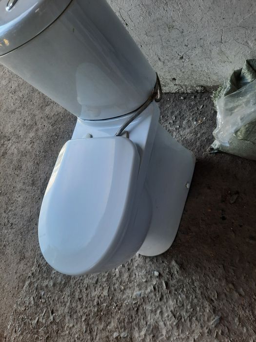 Унитаз продам б/у рабочий.