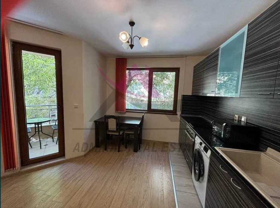 Двустаен обзаведен -Лятно кино