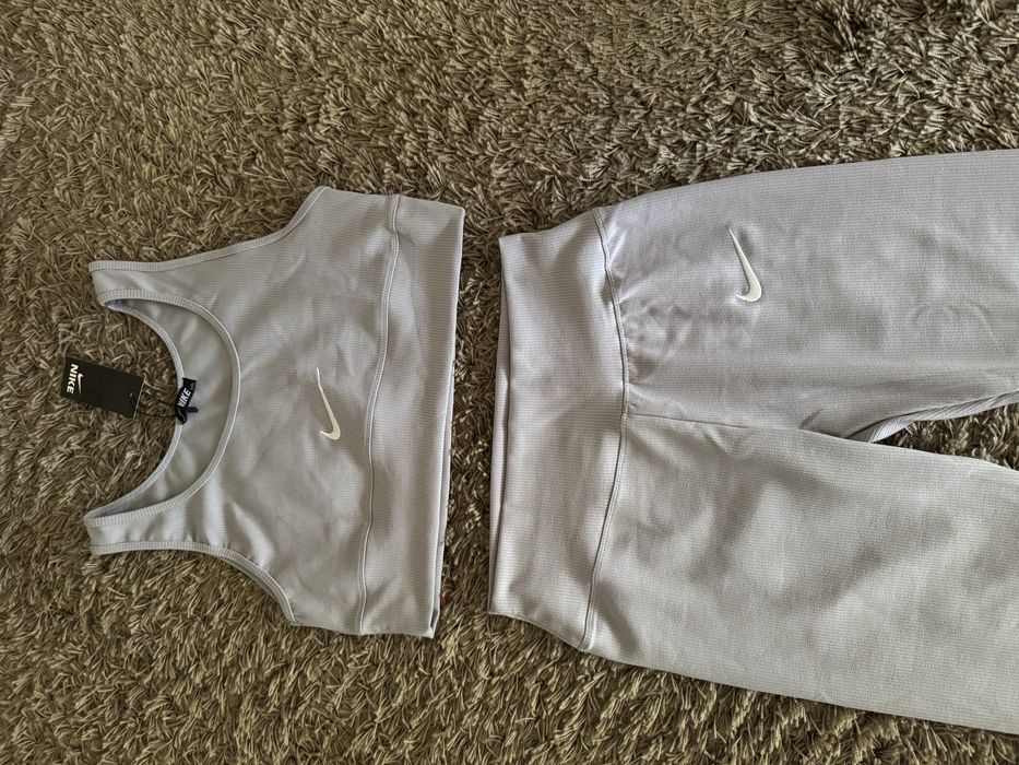 Дамски екипи Nike рипс