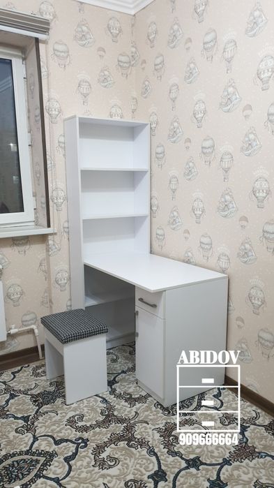 3 в 1  письменный стол + пенал полка + табуретка.