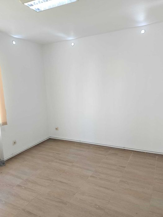 Spatiu comercial :  FARMACIE / birouri / agentie /salon ,   50mp   SAU   100 mp    -Sibiu