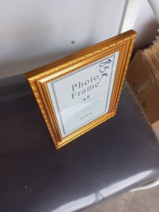 Продаётся A5 рамка для фото новая размеры  15/20 см

Новая 

Стоимость
