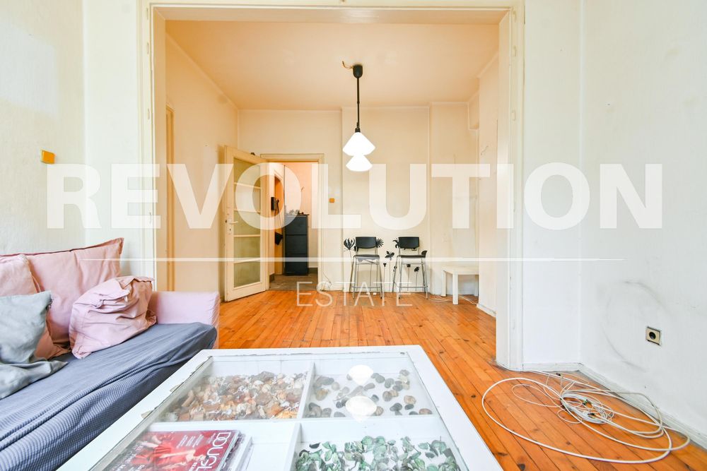 Продава се Тристаен апартамент в София, Център - 82 кв.м за 2869 €/кв.м - Снимка #2