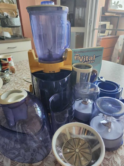 Кухненски робот - сокоизтисквачка, блендер, чопър