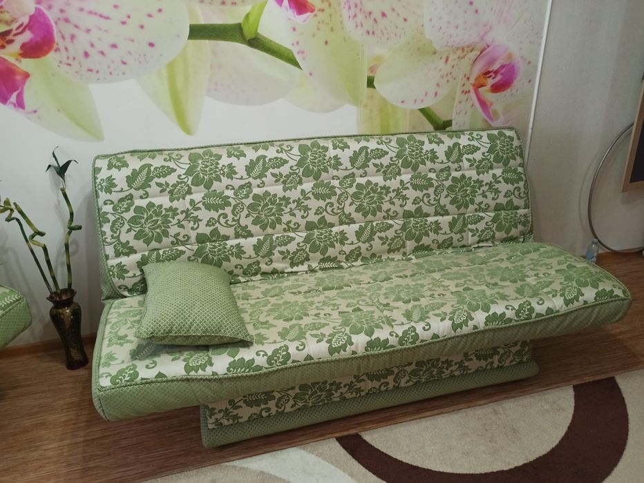 Продам набор мягкой мебели