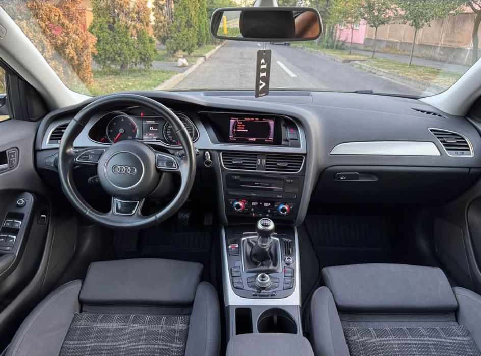 Vand mașina Audi A4