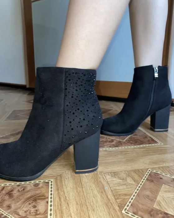 Продам полусапожки замшевые