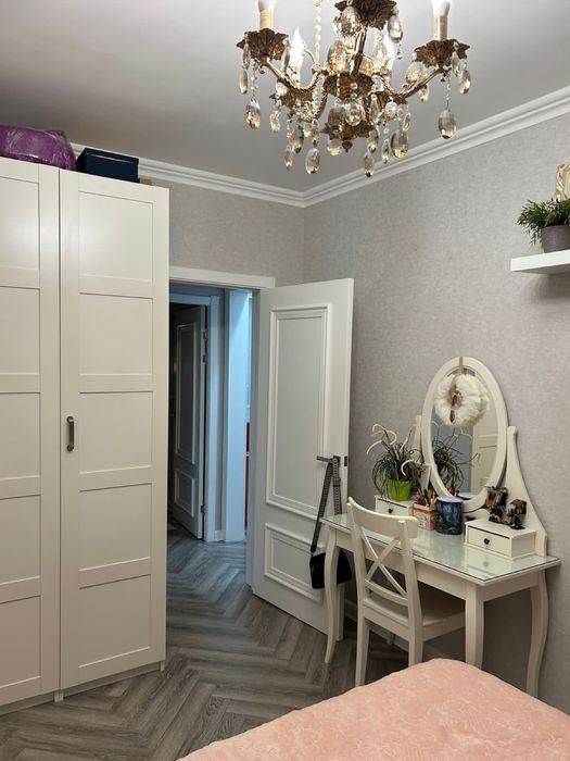 Продам четырехкомнатную квартиру