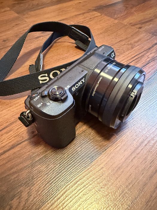 Sony Alpha A5100 + 16–50 OSS + 50mm f/1.8 OSS
