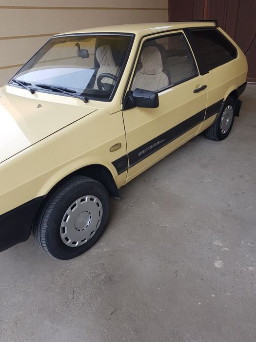 Moshina sotiladi 2108