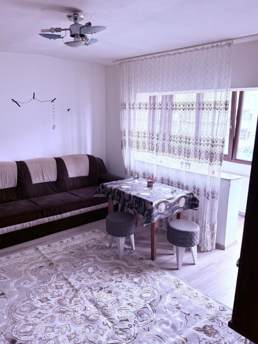 Inchiriez apartament 3 camere