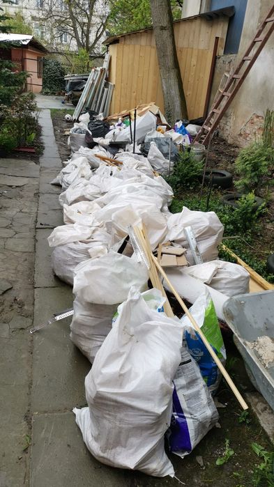 Transport marfa, sort, nisip, pietriș, pământ, moloz.