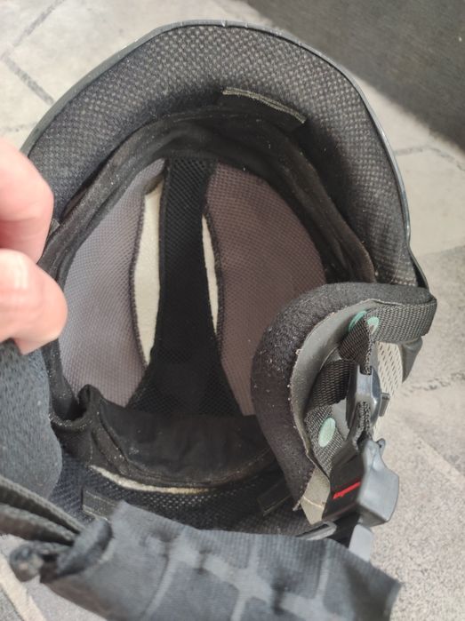 Мъжката ски каска Uvex размер XL