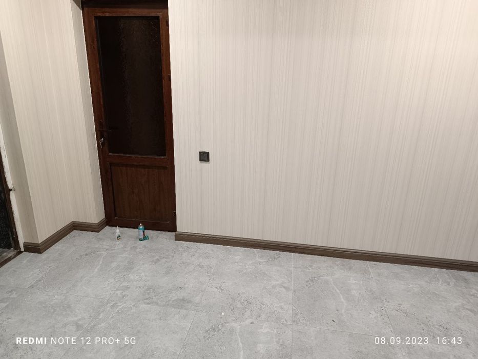 Плинтус устанофка. Plintus oʻrnatamiz