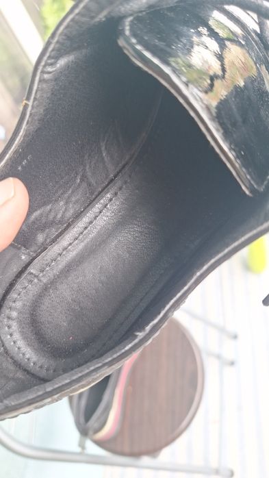 Лачени обувки на платформа,използвани много малко, шити ,40номер