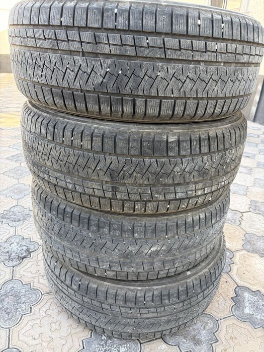Продам комплект зимних шин 4 шт