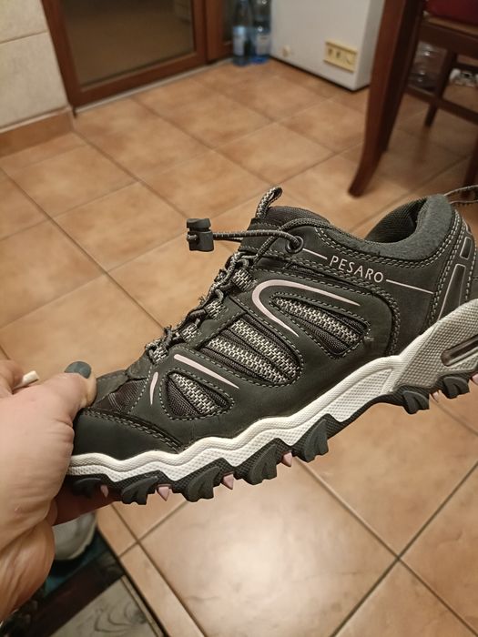 Adidași drumeții