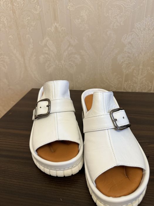 Женские шлепанцы