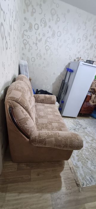 Продам диван 2х местный