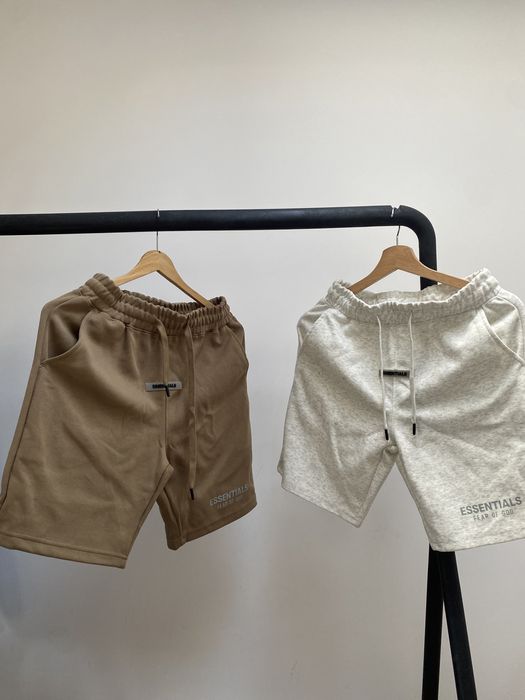 OFERTA 100 Lei Azi Pantaloni scurti Essentials