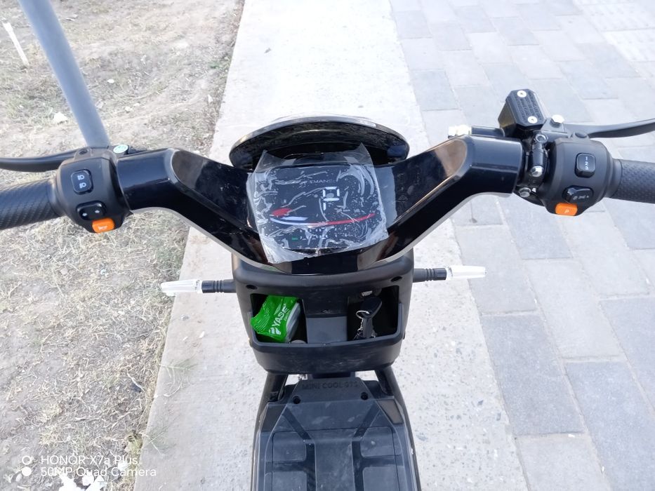 Elektron skuter sotiladi holati yangi zaryadi 70km yuradi