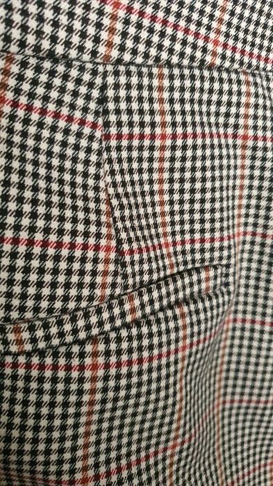 Pantaloni conici in carouri Mango