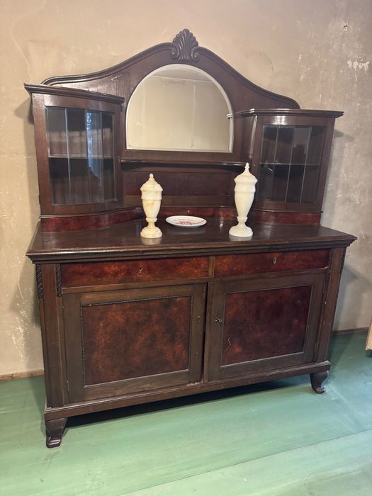 Mobilier de colecție Stil: eclectic interbelic (neoclasic simplificat)
