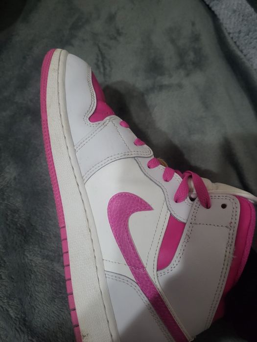 Air jordan 1 mid fire pink