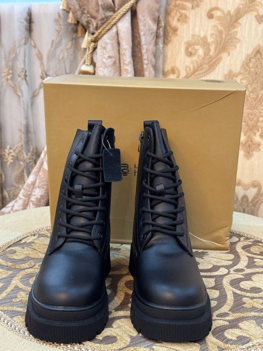 Модные утепоенные ботинки из натуральной кожи