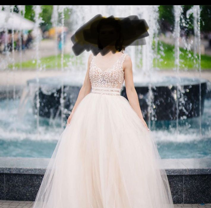 Слонова кост Бална рокля.