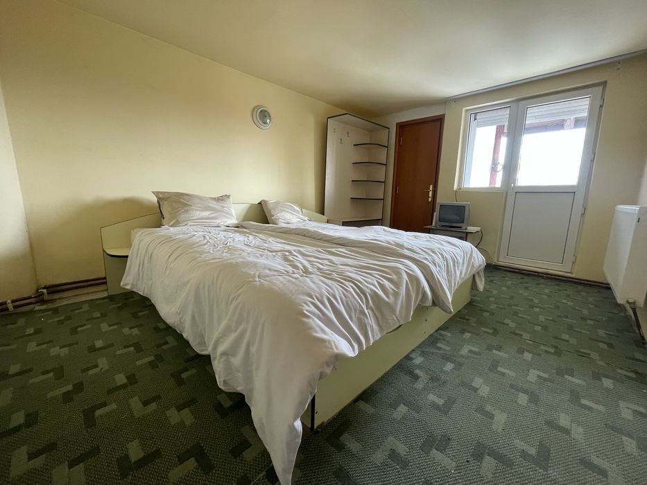 Pensiune in statiunea rânca , lînga vîrful păpușa