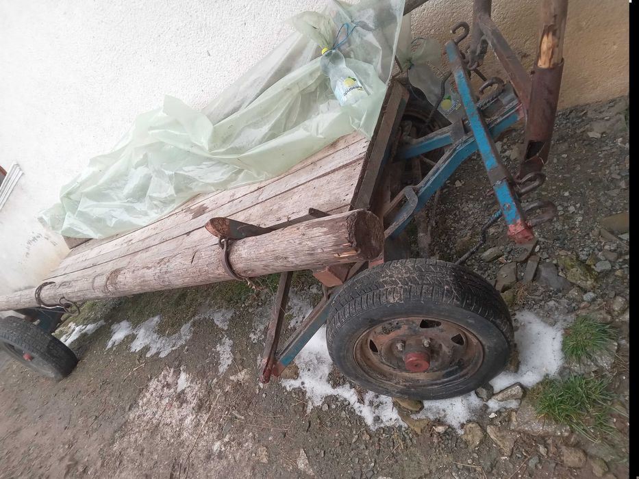 Vând căruță de un cal