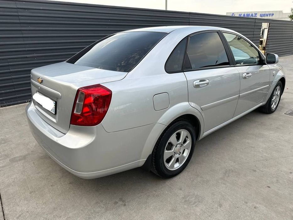 Chevrolet Gentra
Rang: seriy 
2016-yil yevro 1pazitsiya 
Kraska: orqa