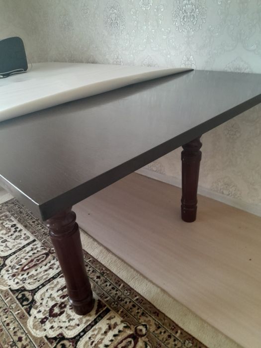 Тез арада жаңа столдар сатылады