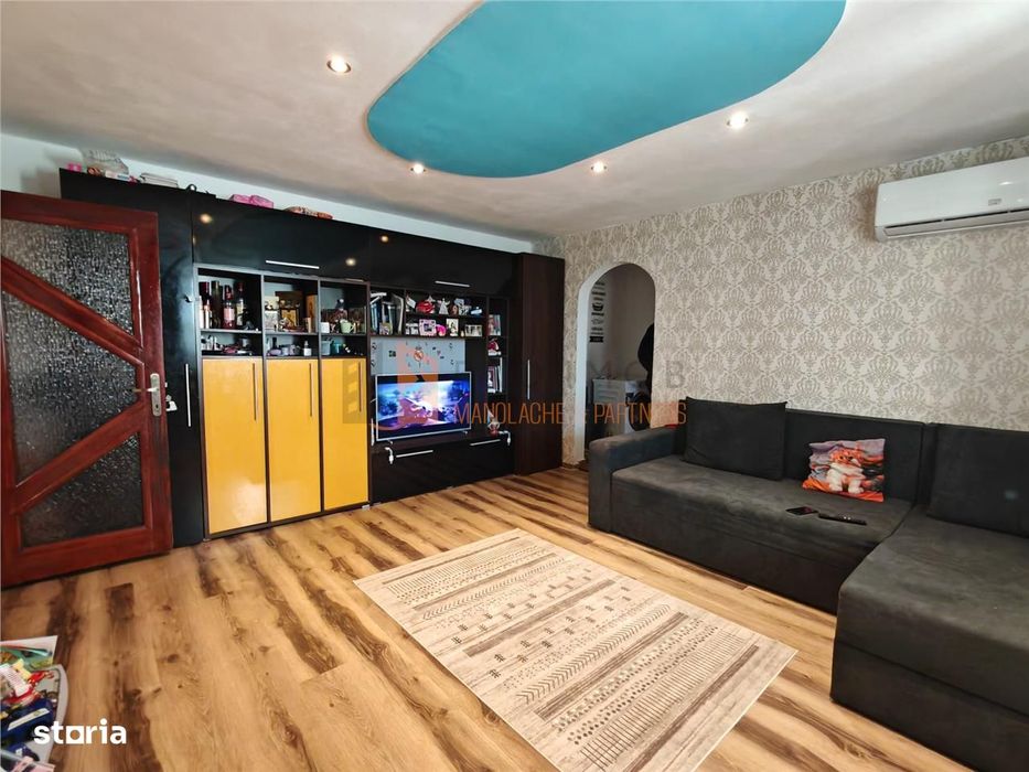 Apartament 2 camere cf 1 semidecomandat zona Micro 5