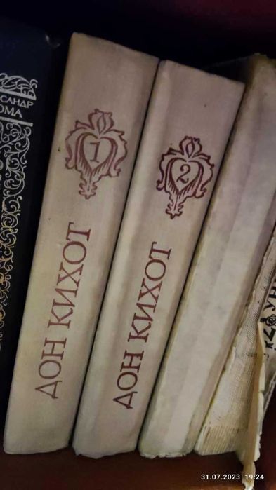 Книги художественные.