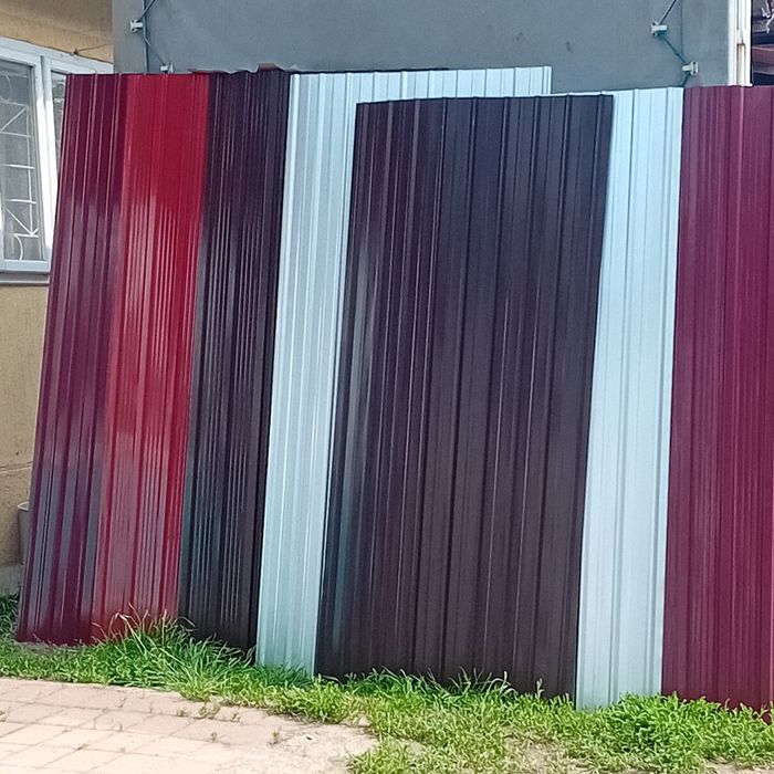 Tablă de  garduri și acoperiș