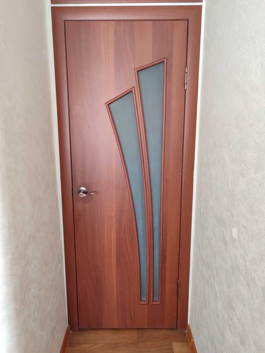 Двери межкомнатные б/у.
