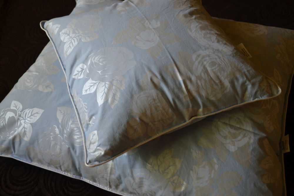 Seturi de cate 2 perne NOI- 2,05 kg puf gasca/set- fermitate ridicata