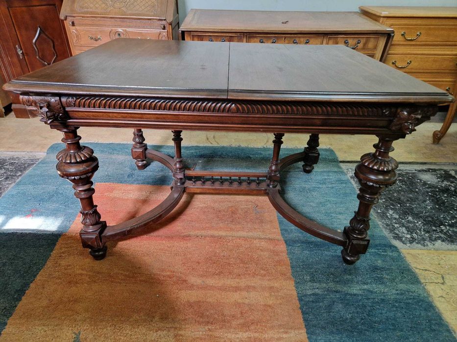 Ръчно изработена трапезна масивна маса с резбовани орнаменти