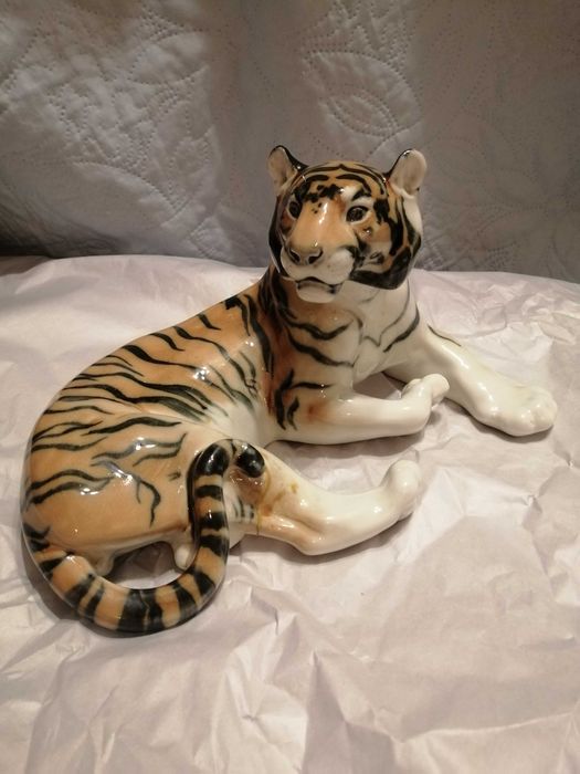 Продам фарфоровые статуэтки..ЛФЗ