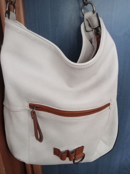 Две дамски чанти бяла и бежава