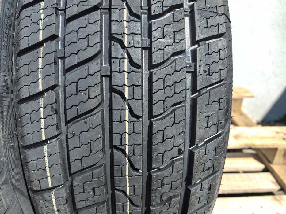 225/45/17 Роял Бляк ДОТ 2023 г - 4 Сезона !