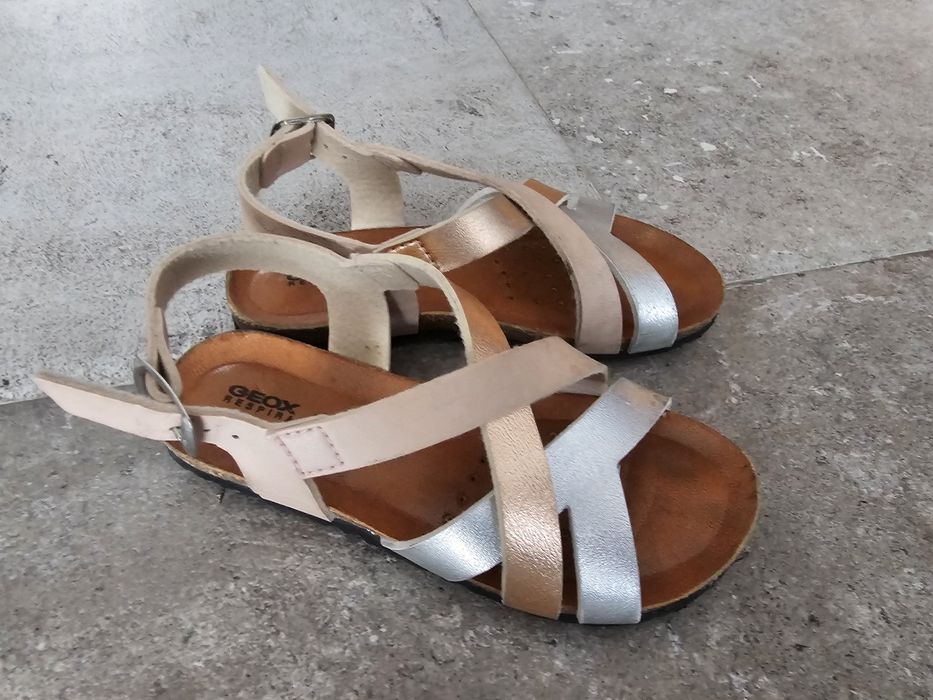 Продавам детски сандали GEOX