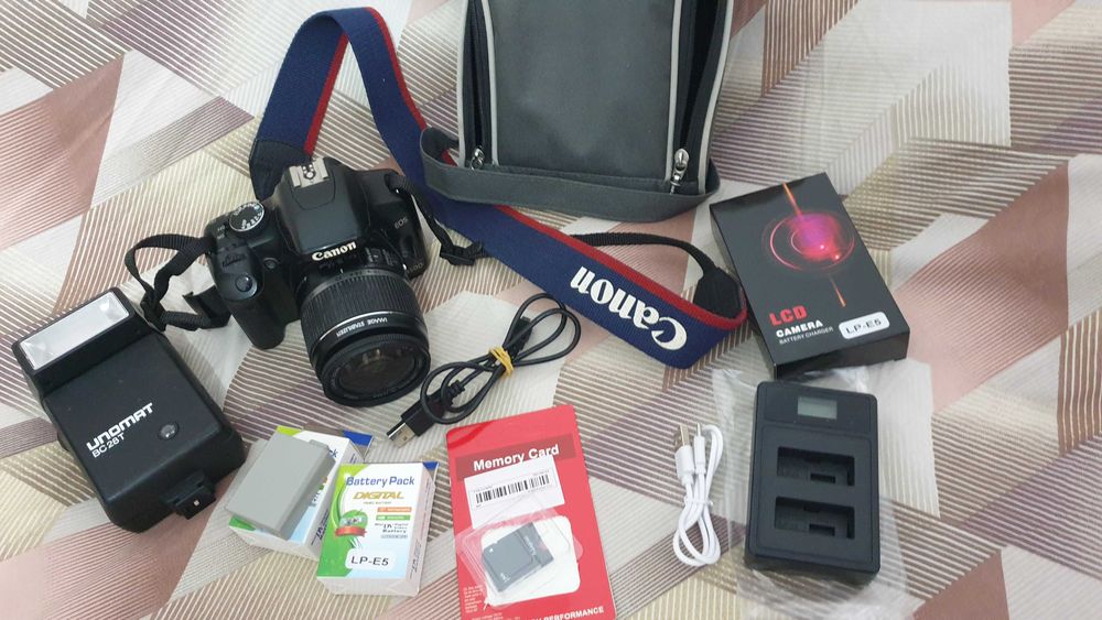 дигитален фотоапарат CANON 450D